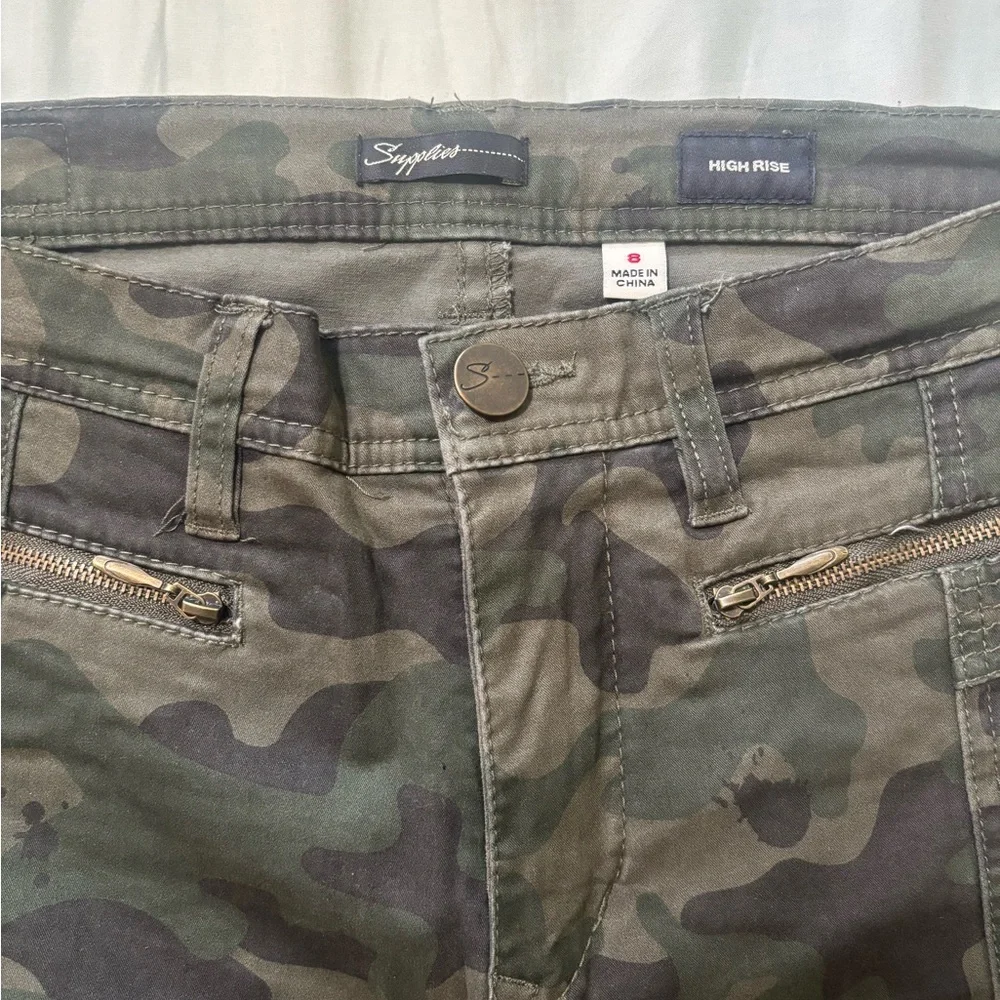 Women’s Camouflage Cargo Pants - Picture 3 of 3